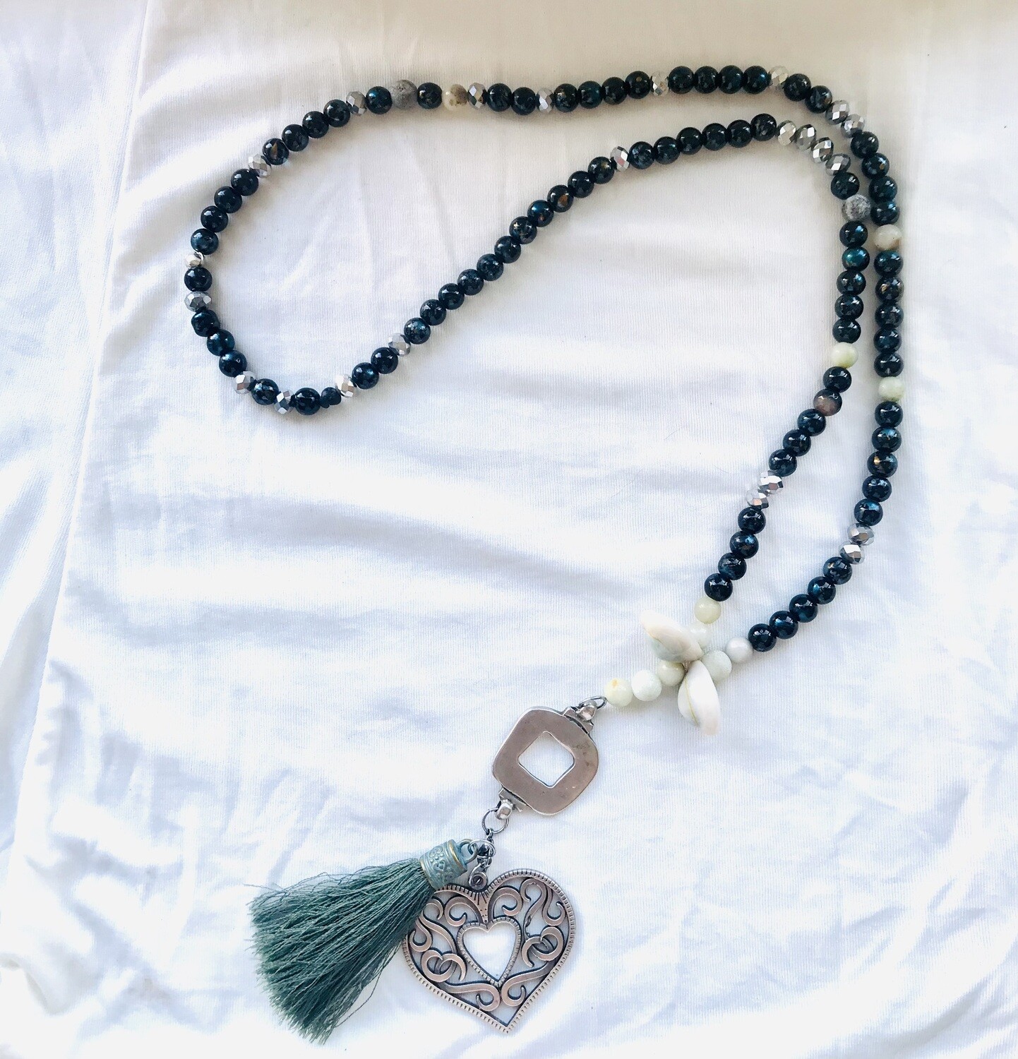 Boho Style Kette mit Herz und Tassel in Grün