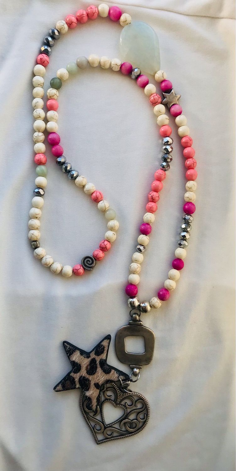 Perlen Kette Rosa mit Leoparden Stern und Herzanhänger