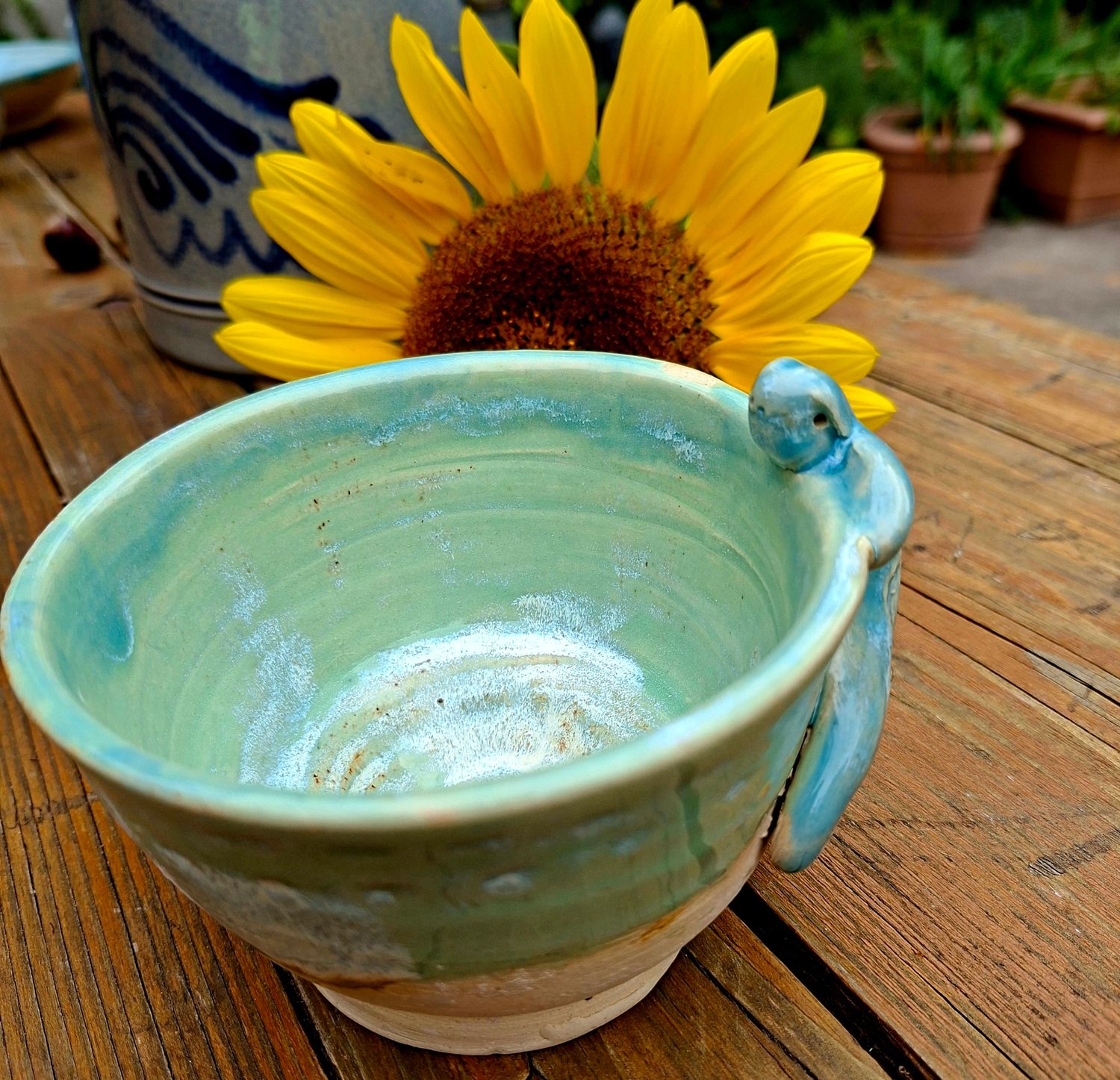 Schale in Grün mit Schildkröte