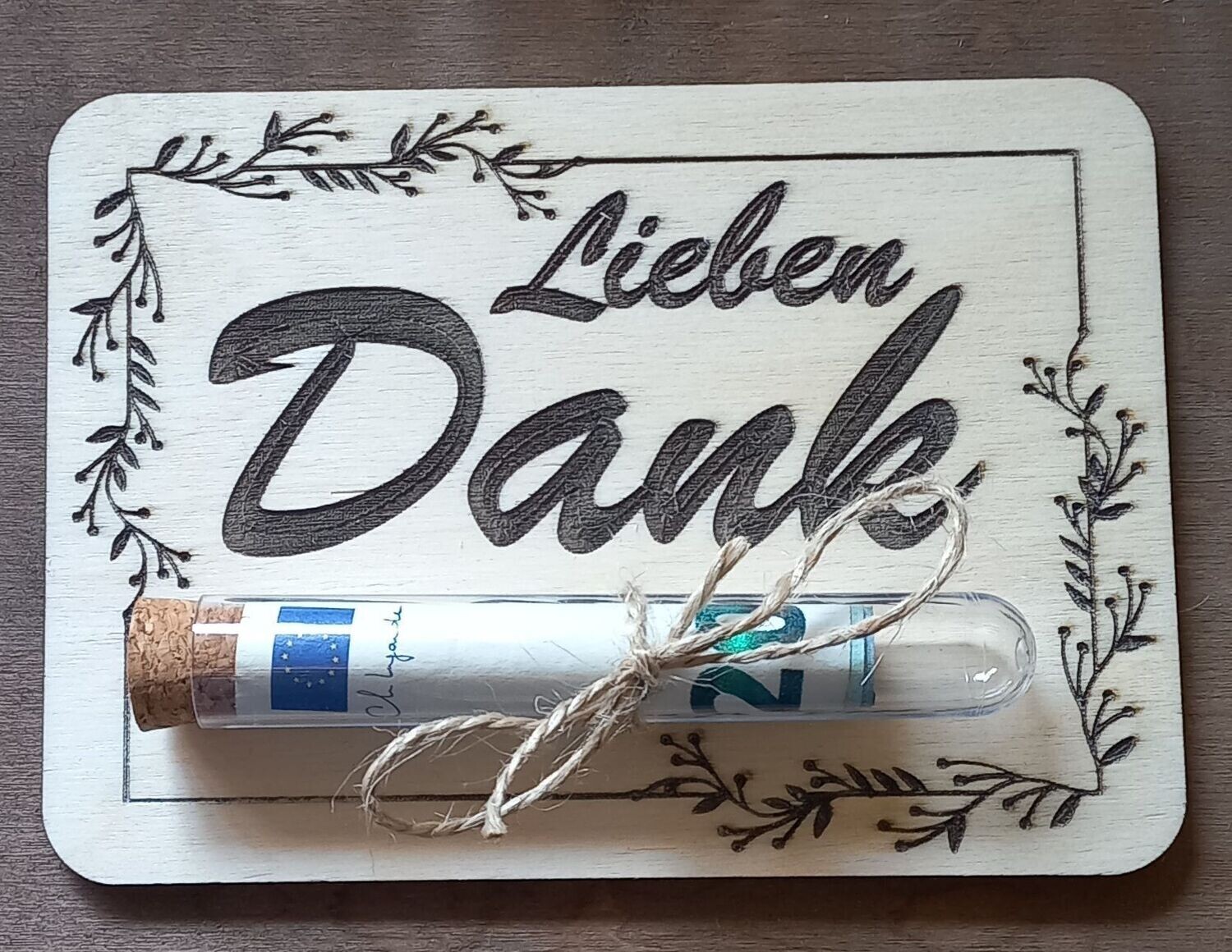 Geldgeschenk, LIEBEN DANK aus Holz, mit Reagenzglas