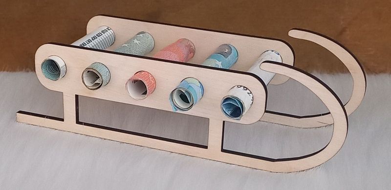 Geldgeschenk, Schlitten aus Holz