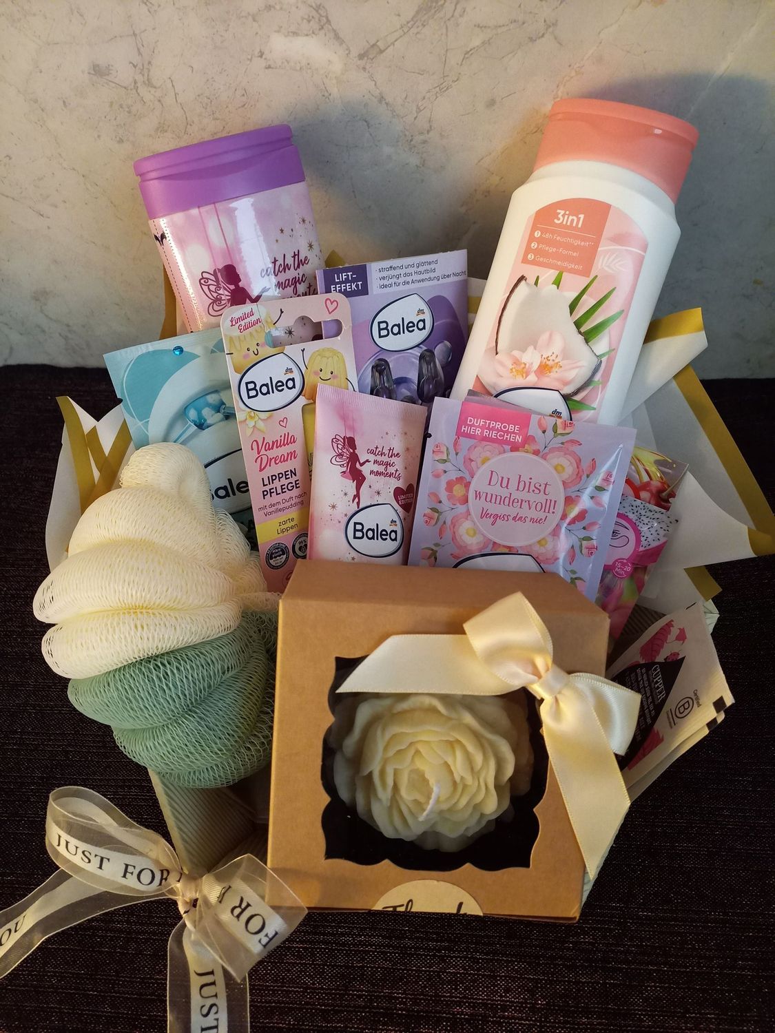 Geschenkbox, Beautybox, Wellnessbox für die Frau in Folie verpackt Geschenkbox, Beautybox, Wellnessbox für die Frau in Folie verpackt