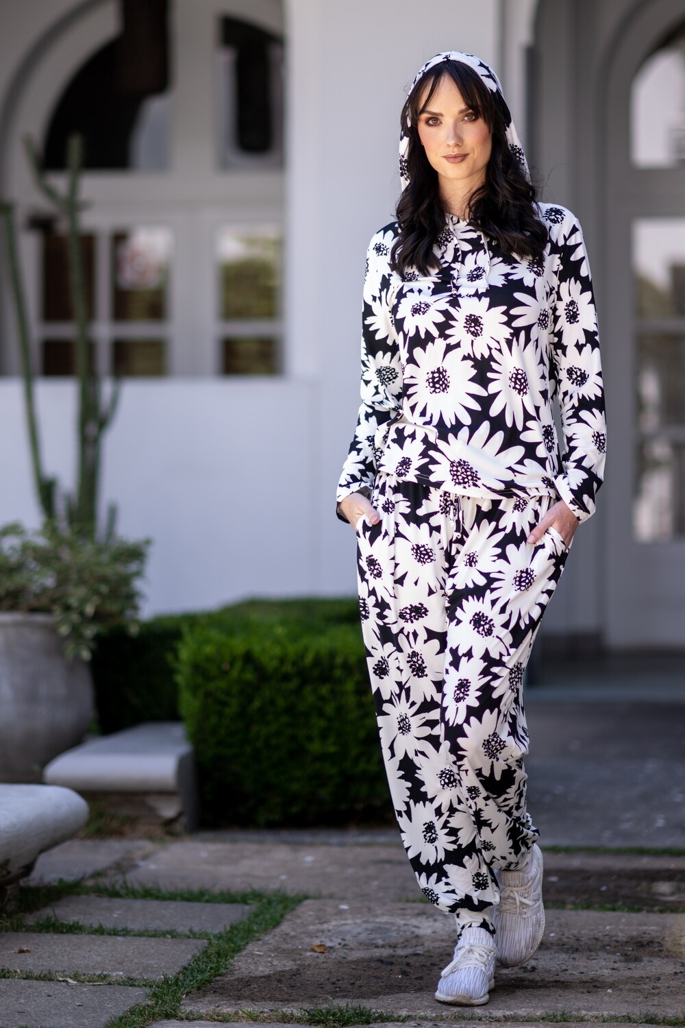 Mastik Black & White Daisy Print relaxed Fit Two Piece Lounge Wear with side pockets and hood