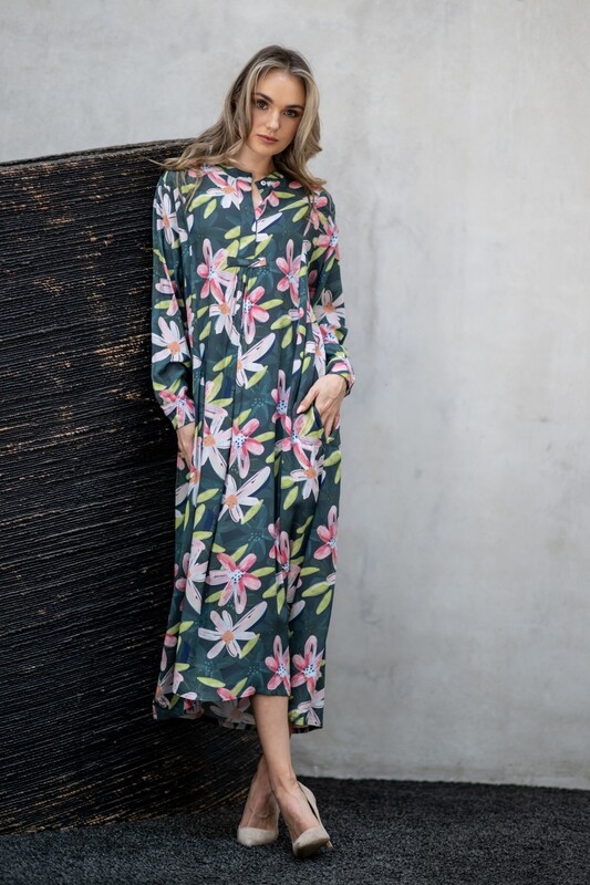 Mastik Green Daisy Print Maxi Dress with Vneck Detail and Pockets