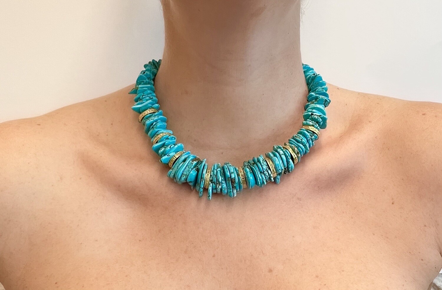 FEYRUZ in Turquoise Howlite