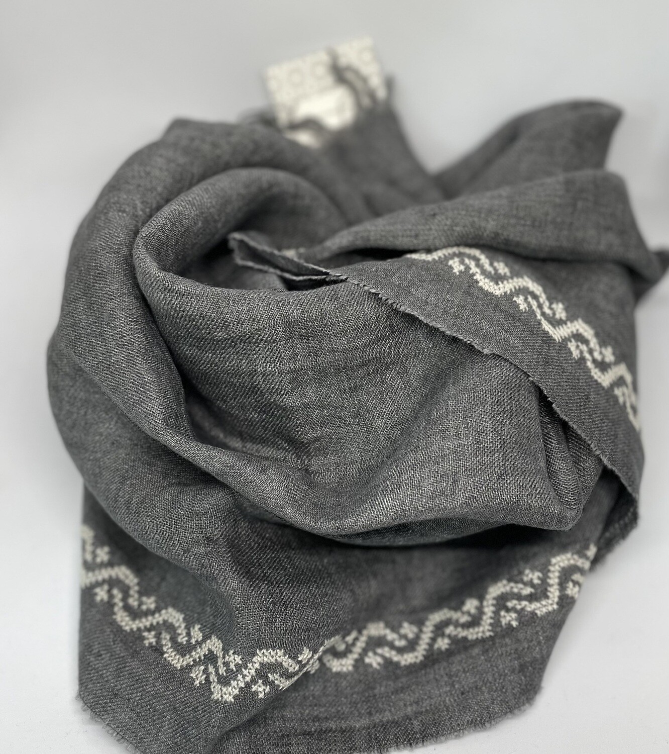 GREY LINEN SHAWL WAVES