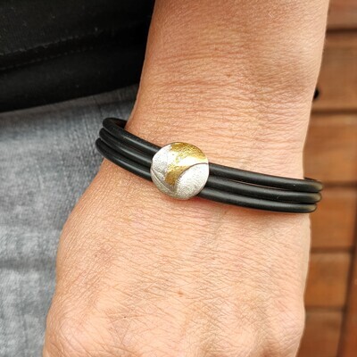 Goldglanzkautschuk-Armband