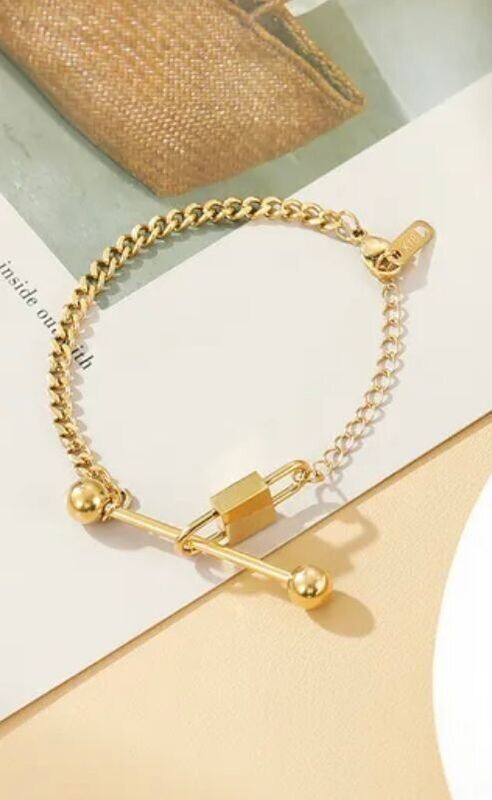 Gold padlock & bar bracelet