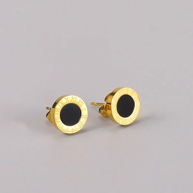Classic black and gold stud