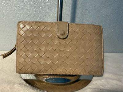 AUTHENTIC Bottega Veneta Taupe Leather Wallet