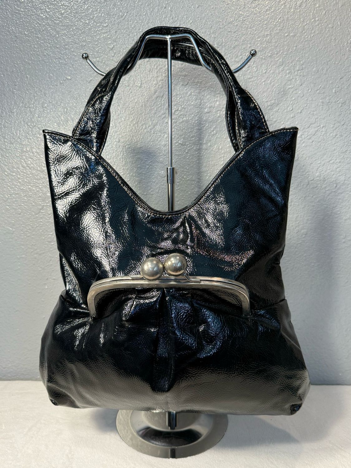 Unbranded Vegan Leather, Black Patent Kiss Lock Shoulder Bag NWOT!