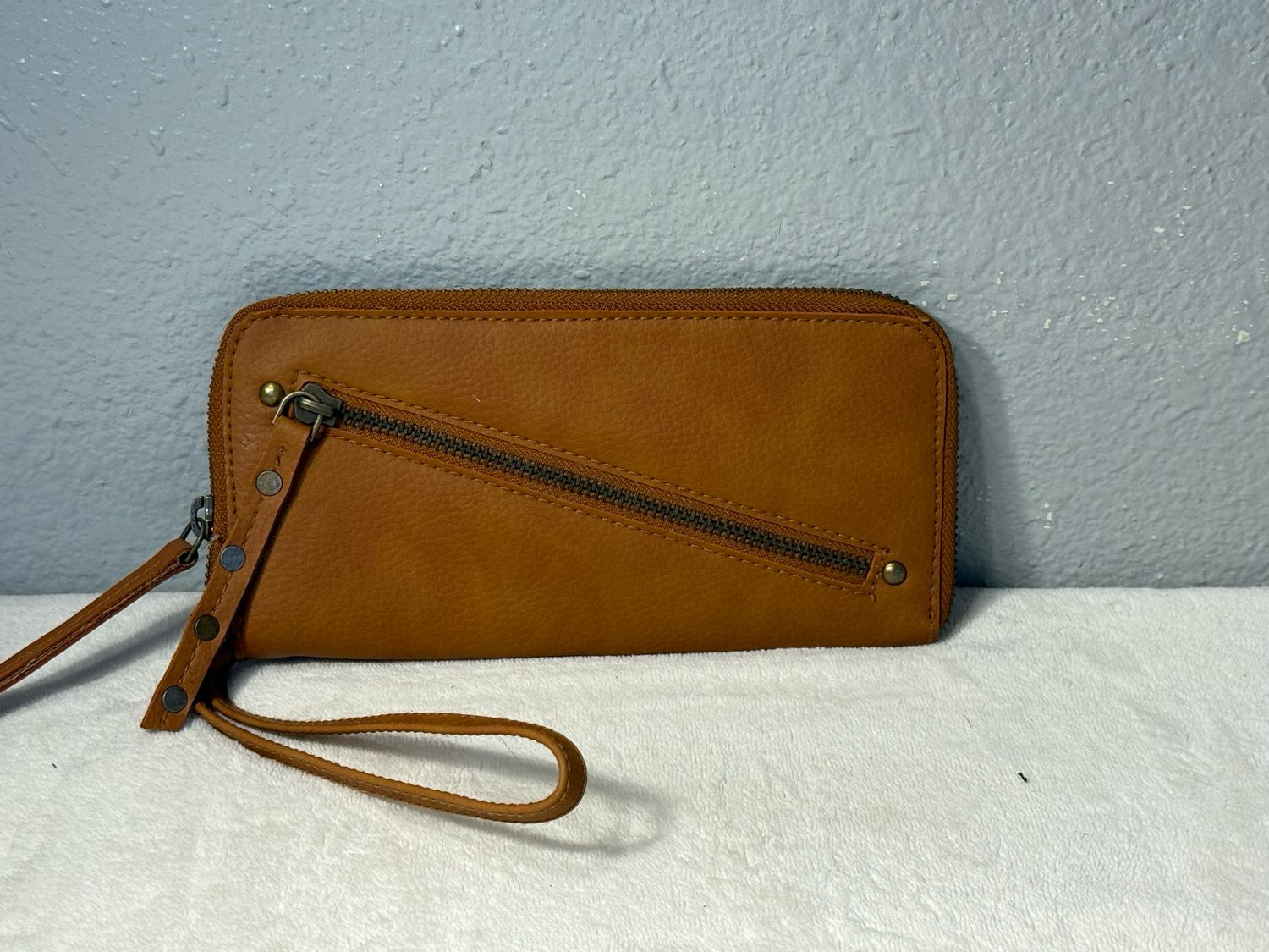 Free People Vegan Brown, Leather Zip Wallet NWOT!