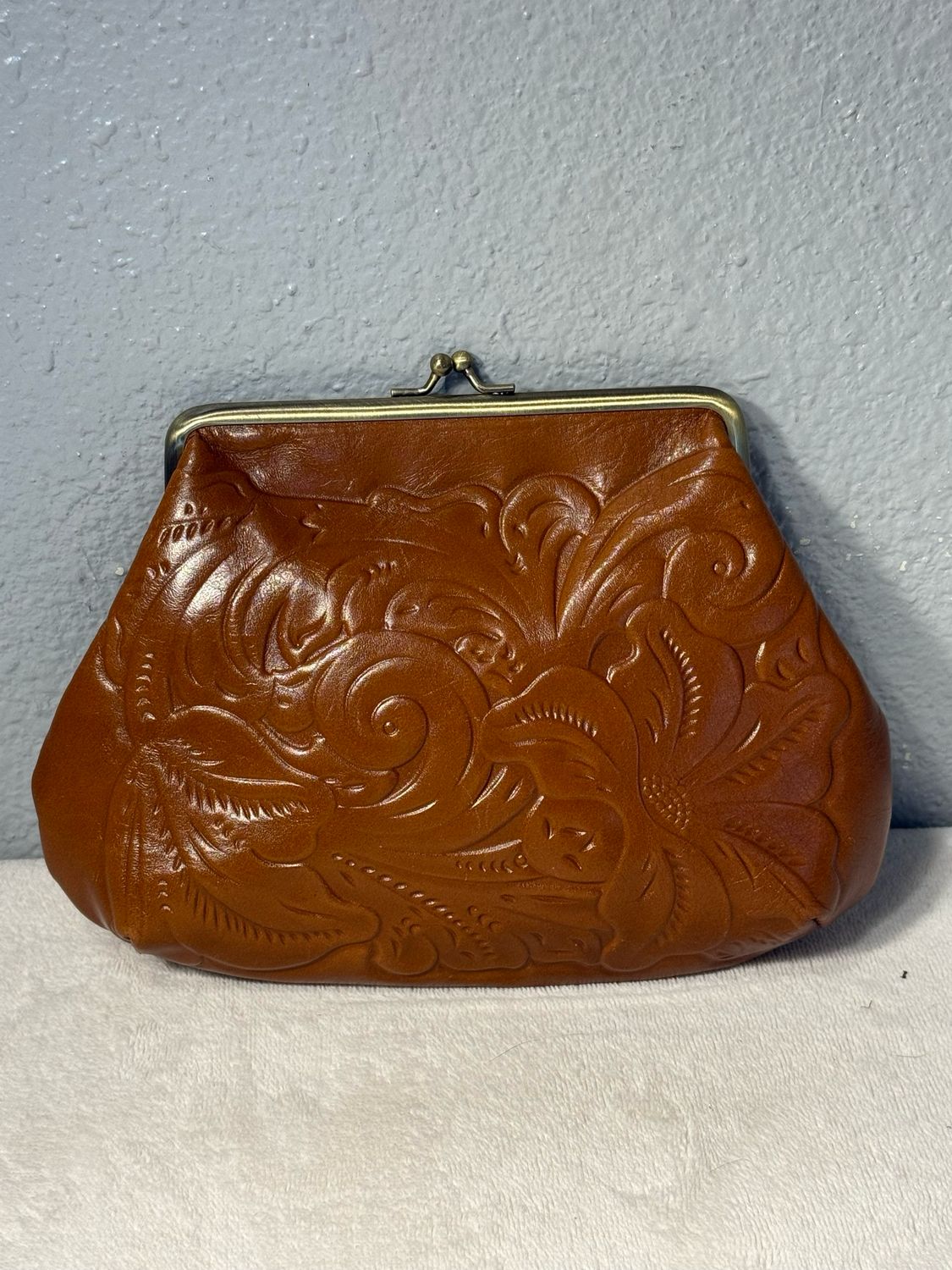 Patricia, Nash Brown And Boss, Leather Large Kiss Lock Clutch Catch All LIKE NEW!
