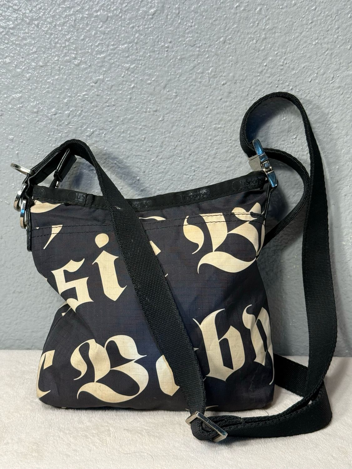 Le Sportsac Gwen Stefani L.A.M.B.Black And White Nylon Crossbody $250 Online!