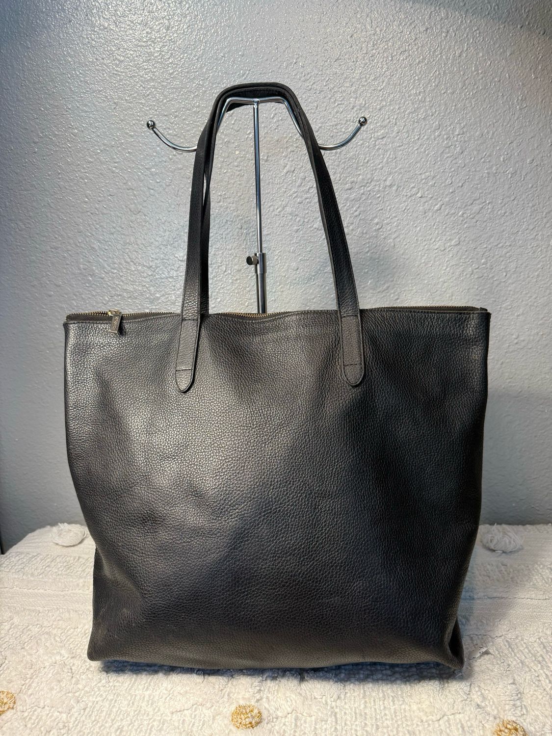 CUYANA MADE IN ARGENTINA Black Leather Tote retail $278!