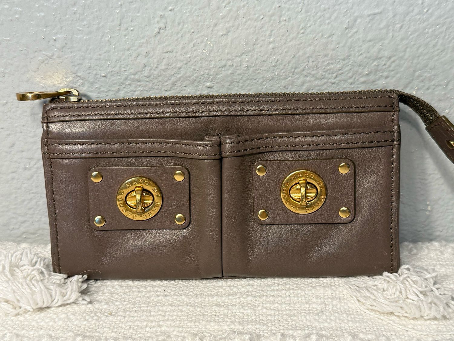 Marc Jacobs Taupe Totally Twist lock Wallet NWOT!