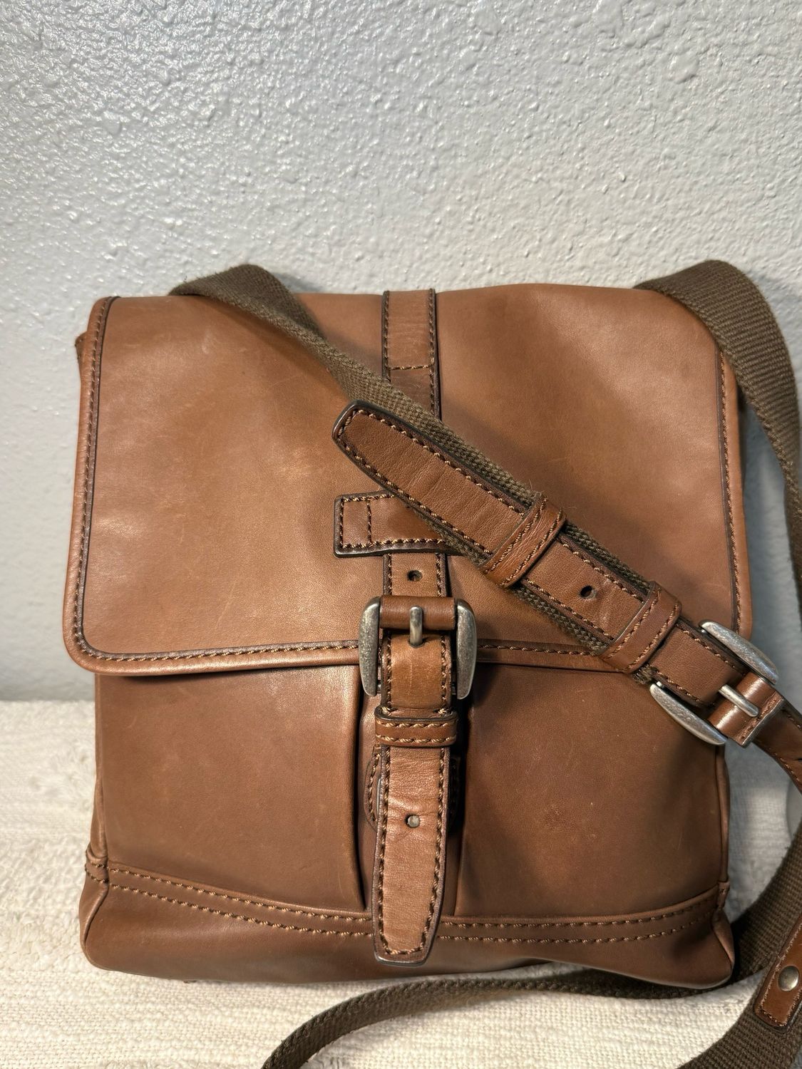 Fossil, Brown, Smooth, Leather Messenger Bag, Crossbody LIKE NEW!