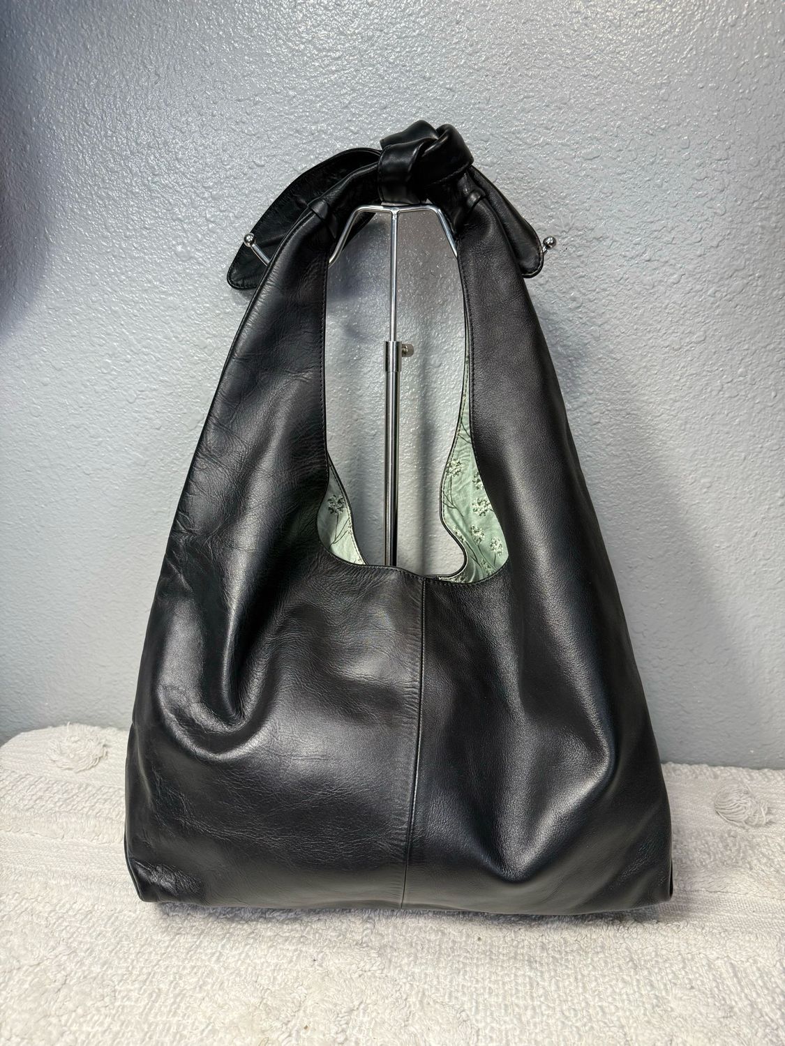 unbranded, Black Leather Slouchy Knotted Hobo Bag LIKE NEW!