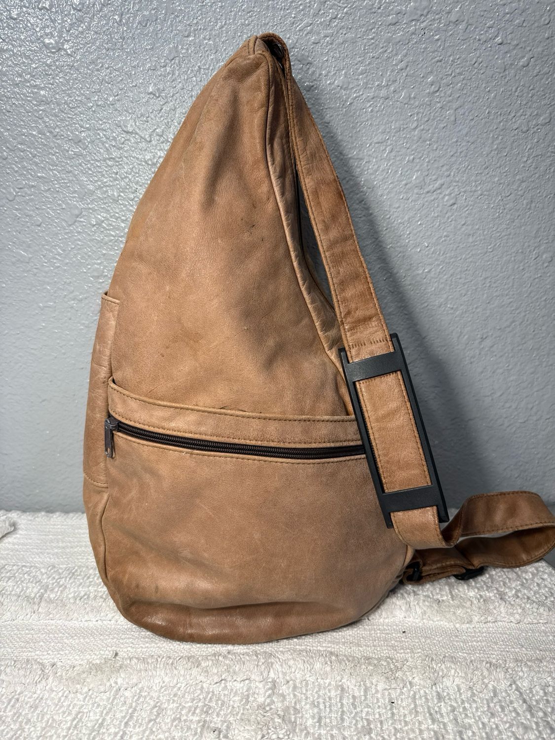 AMERI Bag tan leather sling vintage