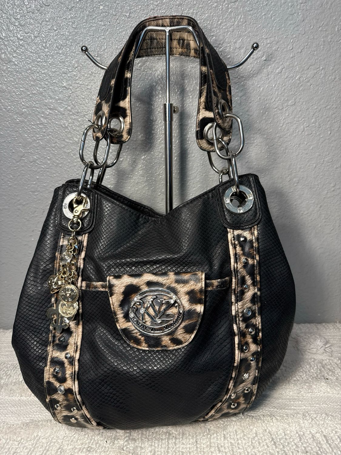 Kathy, Van Zeeland, vintage Leather Like Black And Leopard Shoulder Bag Charms Attached Like New!