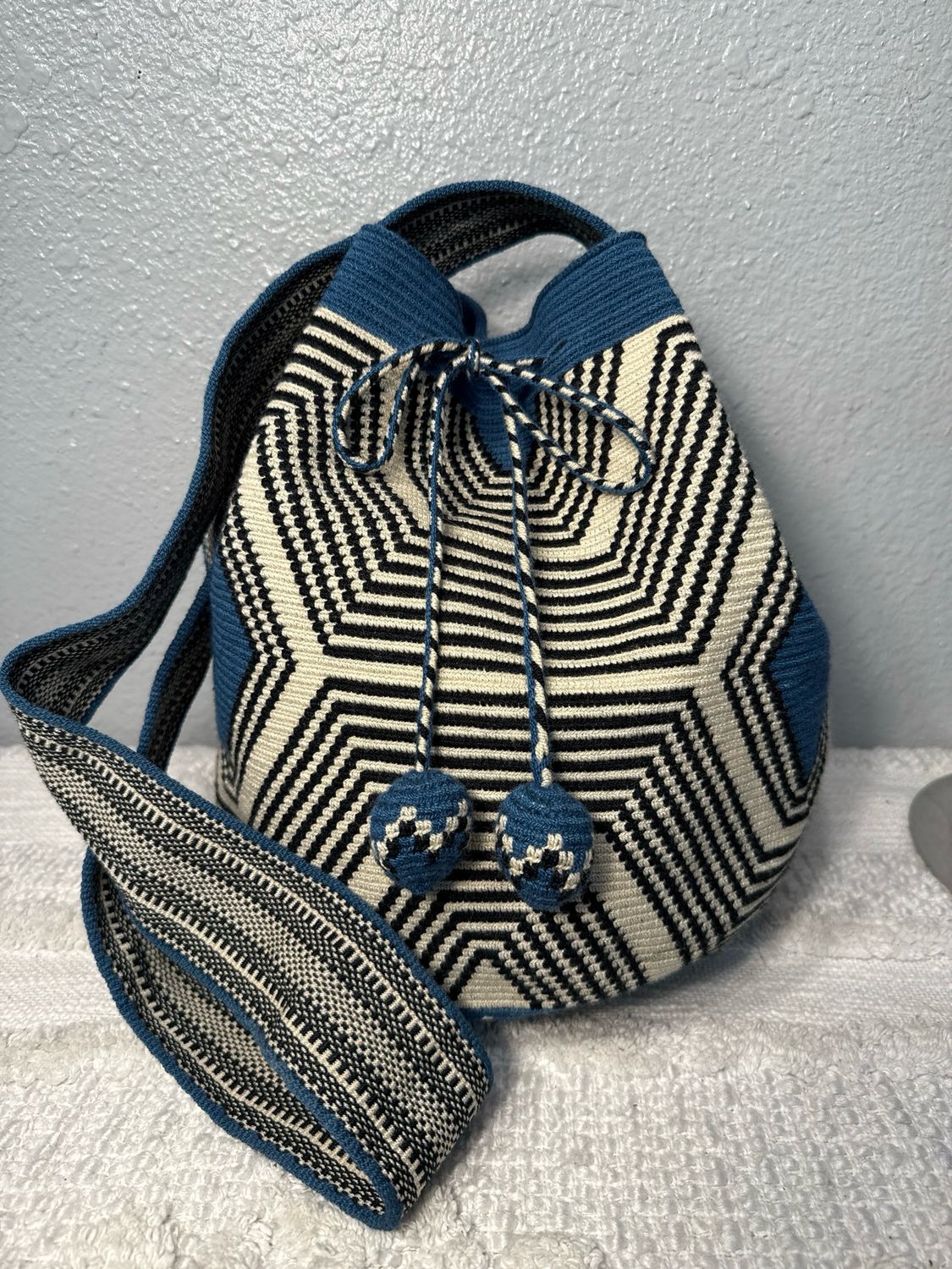 Wayuu Nicholas Artisan Crafted Bilum Bucket Bag NWOT!