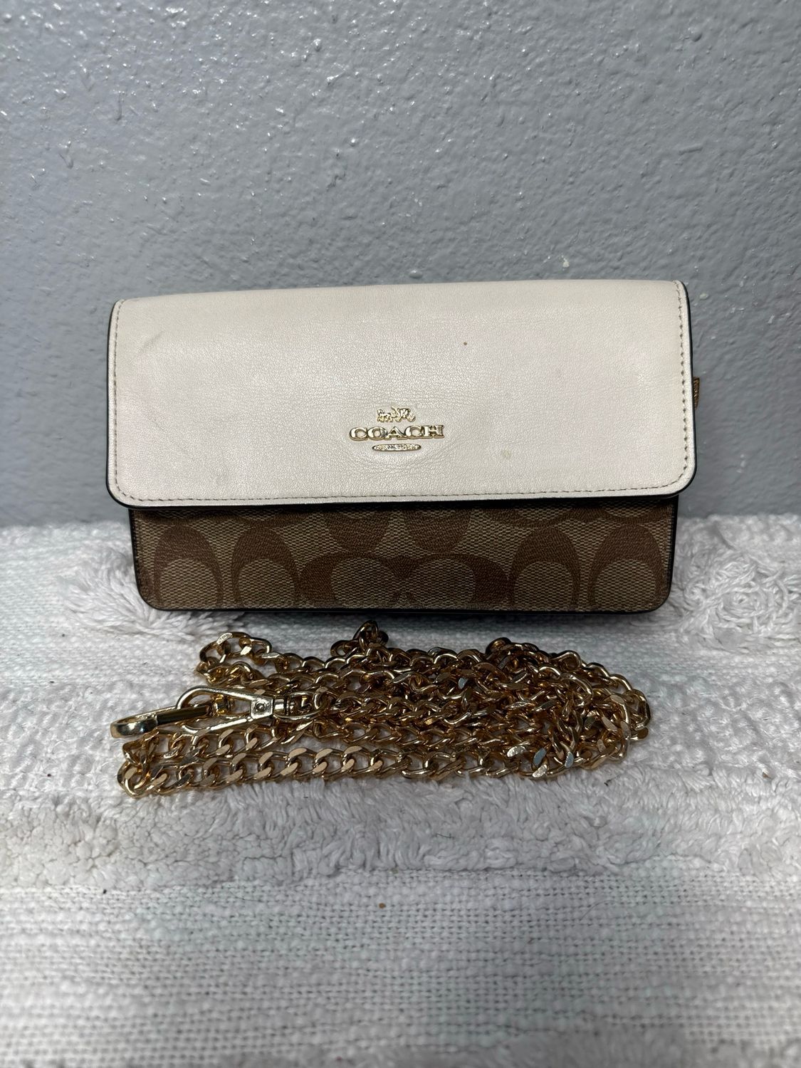 Coach Signature Woc Crossbody Bag chain included