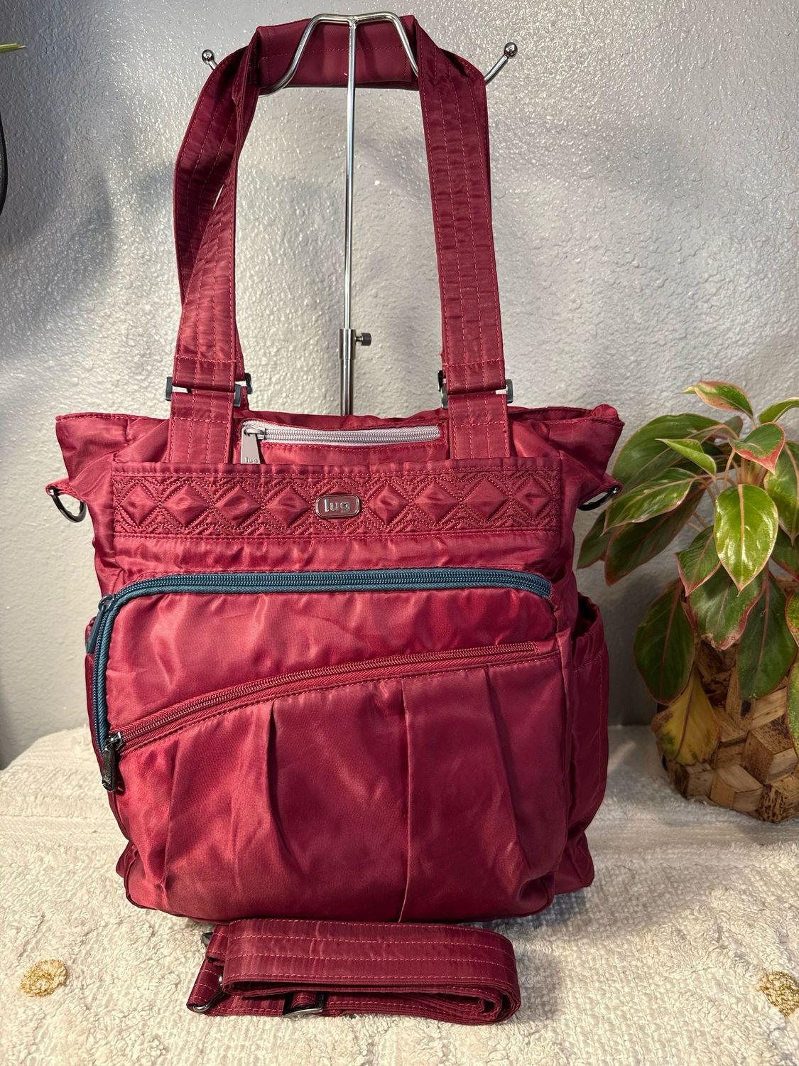 Lug raspberry nylon ace, Crossbody or tote bag