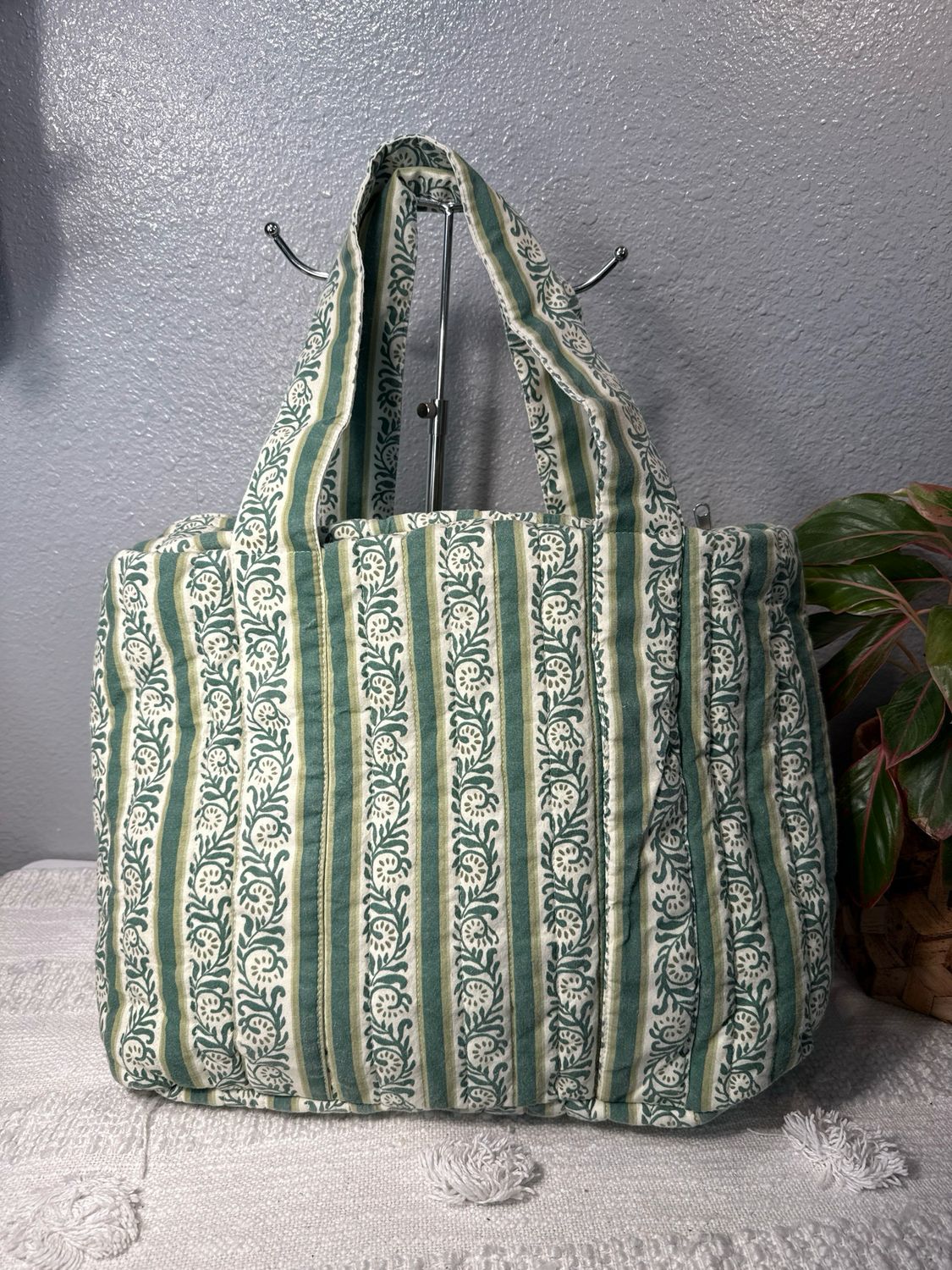 Unbranded Boho Quilted Cotton Zip Top Tote NWOT!