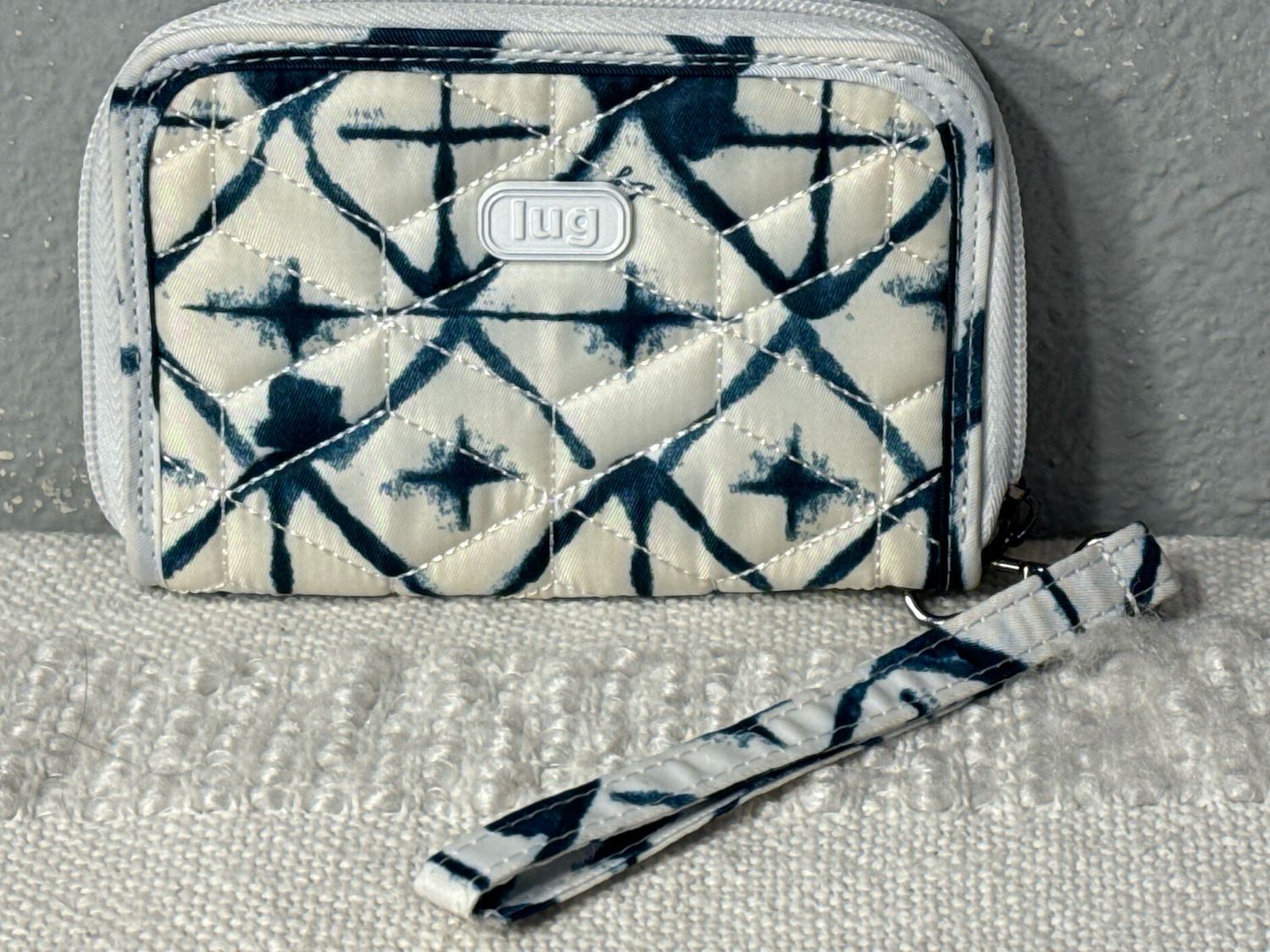 Lug, White And Teal Rodeo Wristlet  Wallet NWOT!
