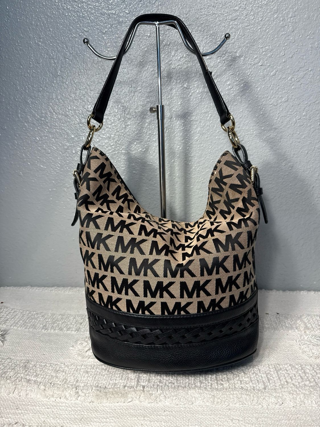 Michael Kors Vintage Gray And Black Jacard With Woven Leather Trim Shoulder Bag