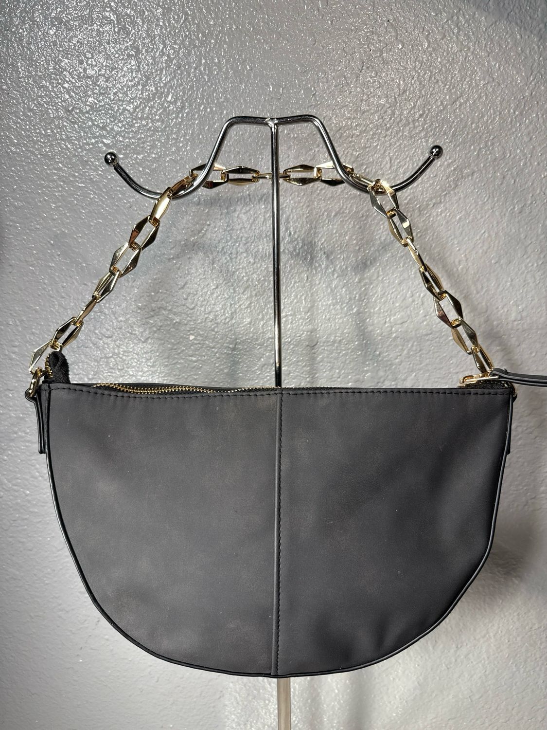 Universal Thread, Vegan Black, Leather Gold Chain Shoulder Bag