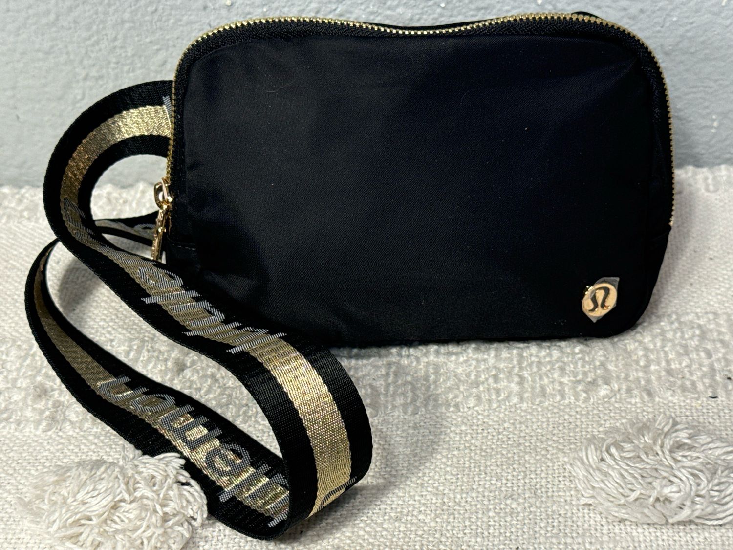 Product Name Lululemon Black And Gold Nylon Belt Bag 1 L new without tags exclamation