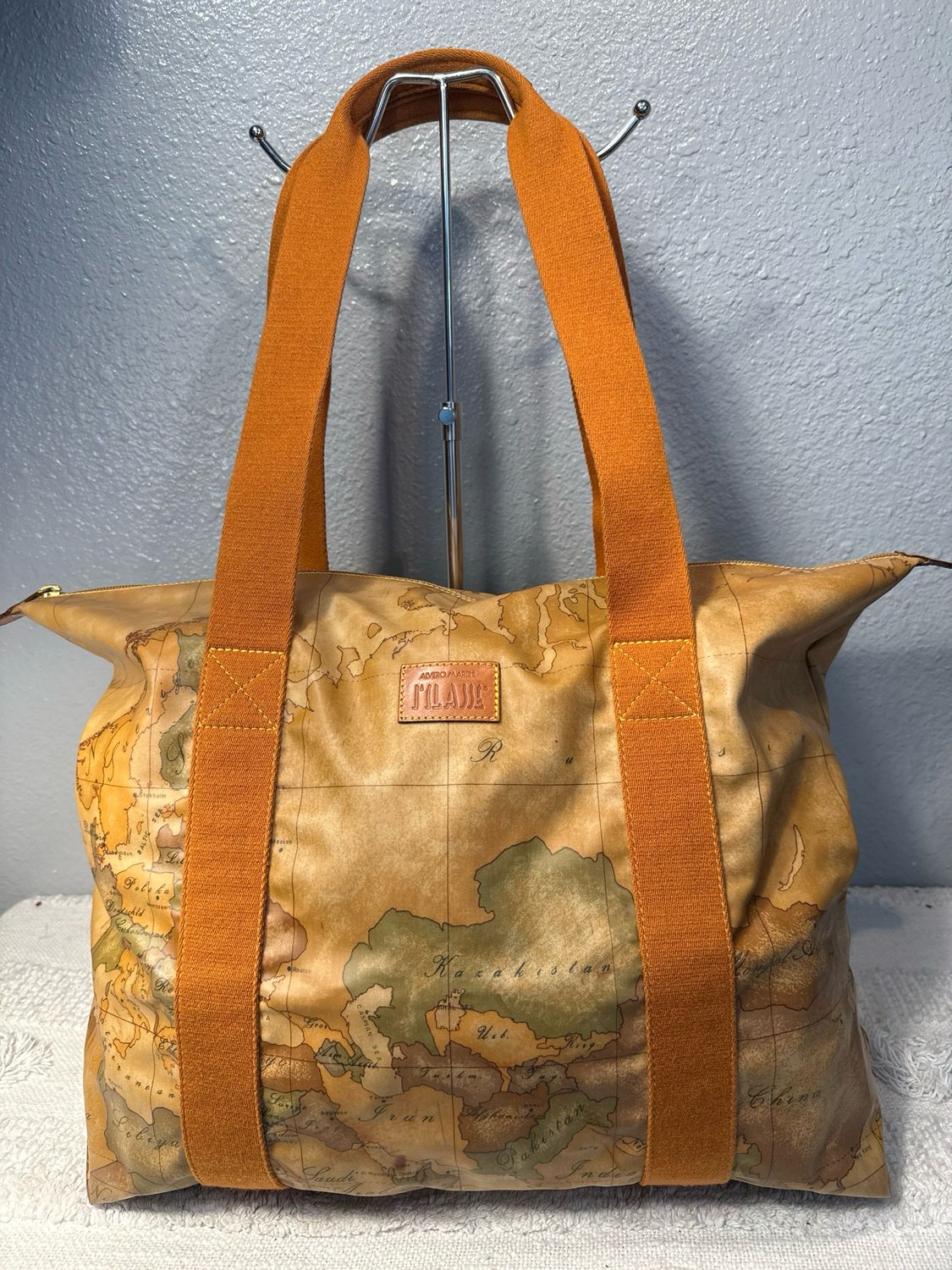 Alvero Martini Tote NWOT!