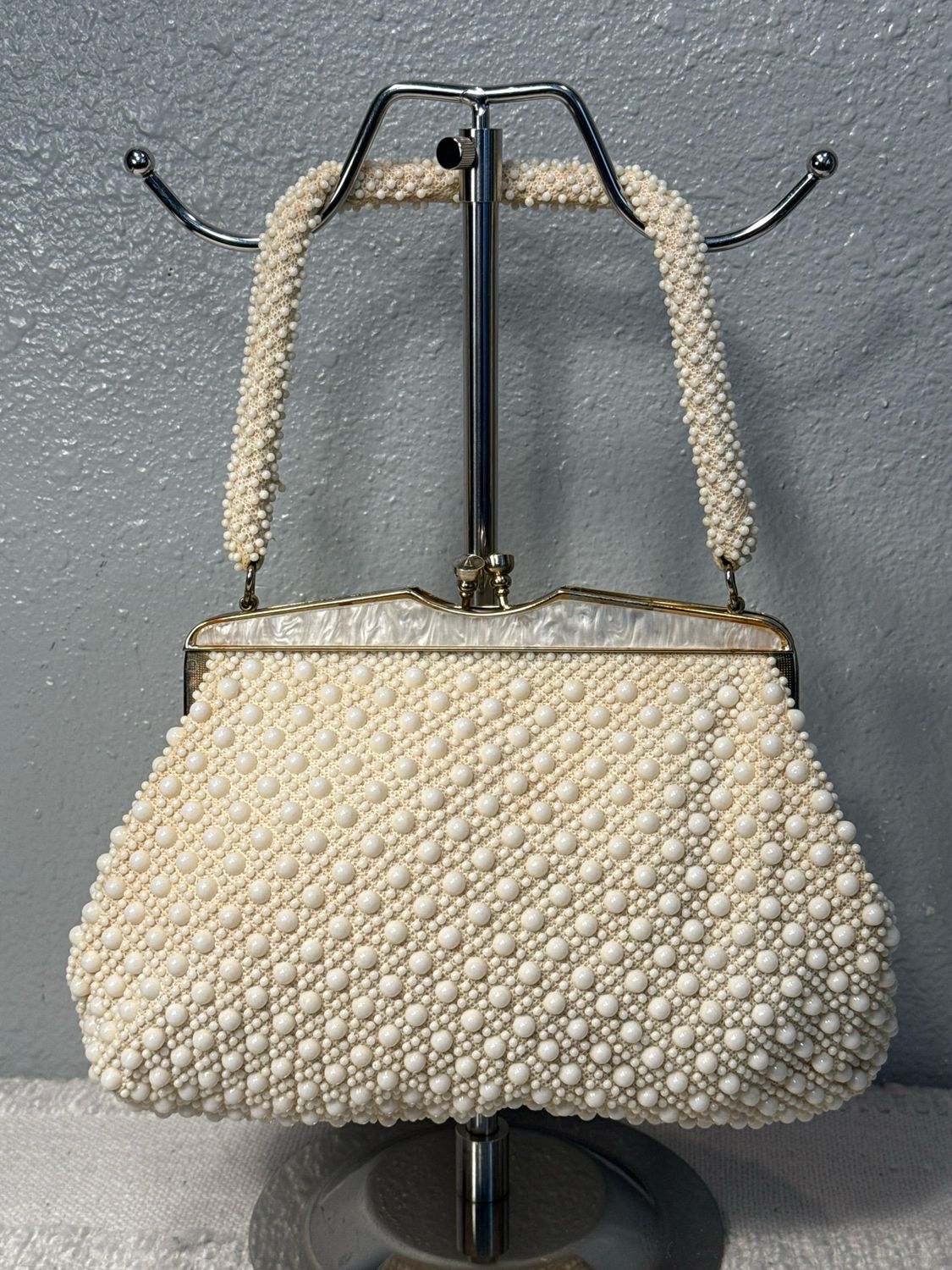 Unbranded Vintage Early 1970S Beaded Mother Of Pearl Kiss Lock Handbag