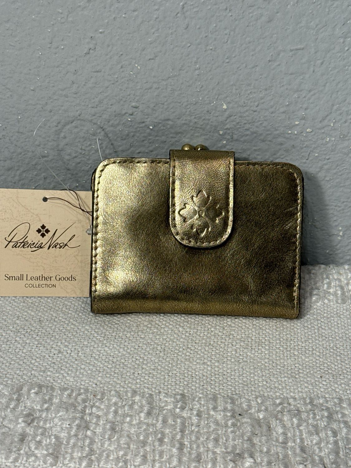 Patricia Nash Gold Leather Compact Wallet New With Tags Retail $119