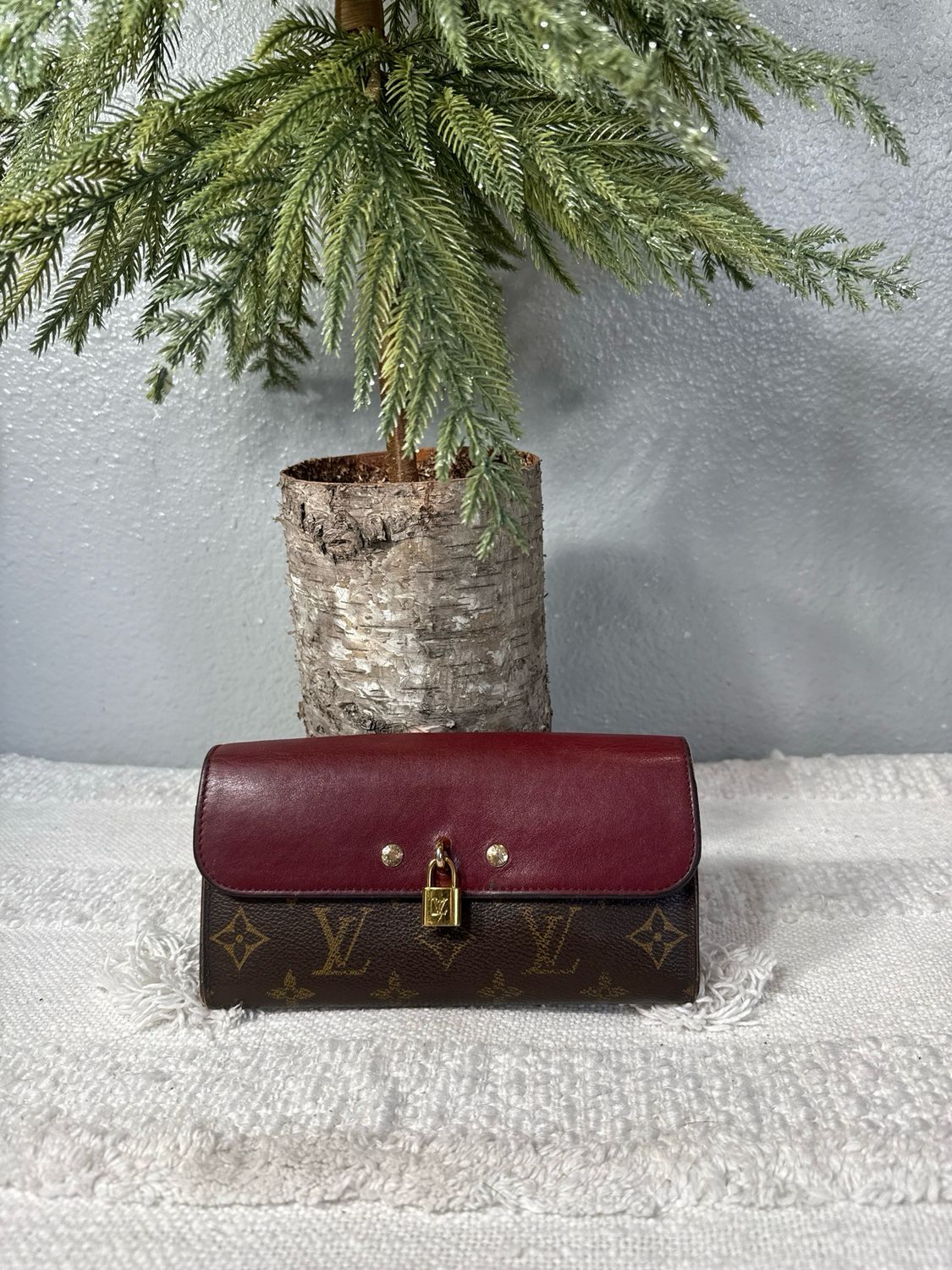 Louis Vuitton AUTHENTIC Venus Used Wallet SP2118