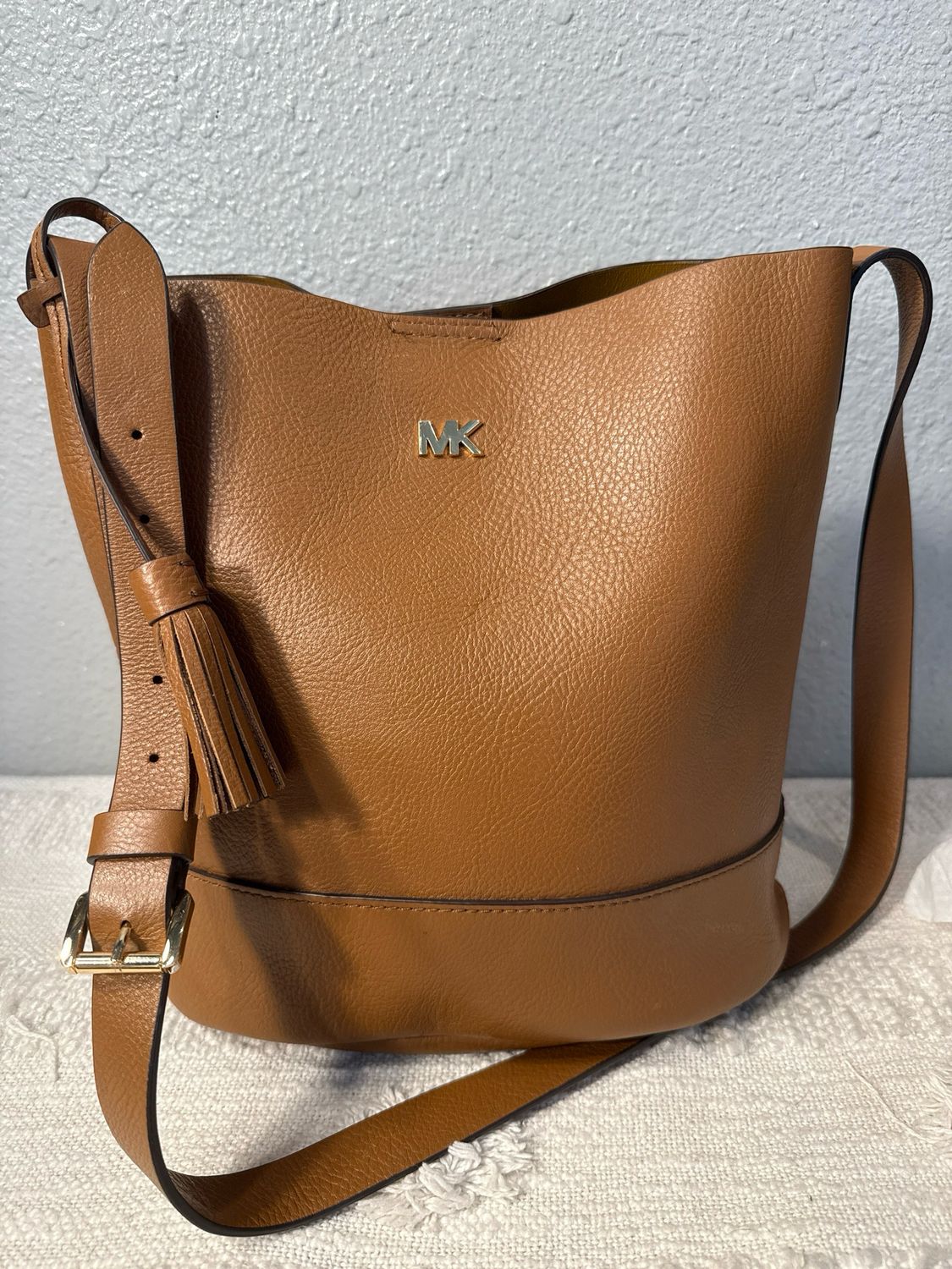 Michael Kors Camel Pebbled Leather Crossbody Bucket Bag LIKE NEW!