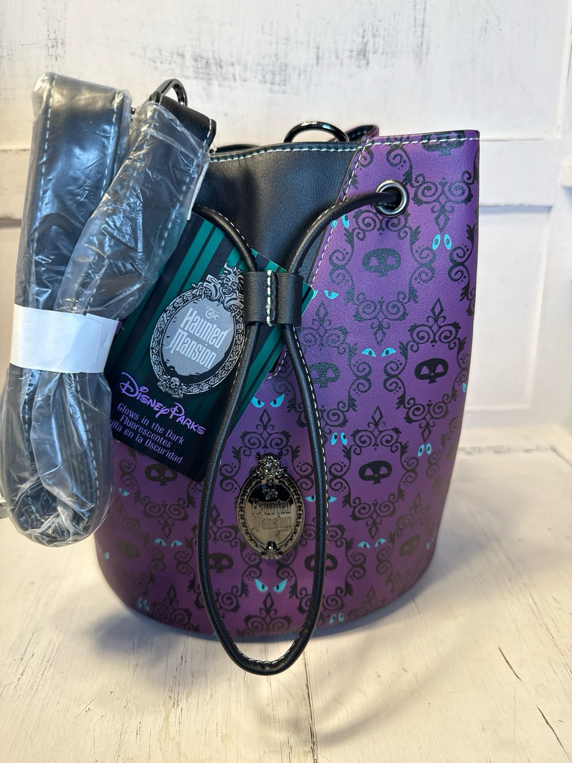 Loungefly Haunted Mansion, Bucket Bag With Eyes That Glow In The Dark New With Tags