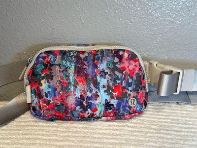 Lululemon  1L Nylon Multicolor Belt Bag NWOT
