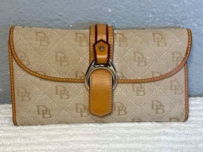 Dooney, &amp; Bourke Tan And Jacard Leather Wallet Like Nee!