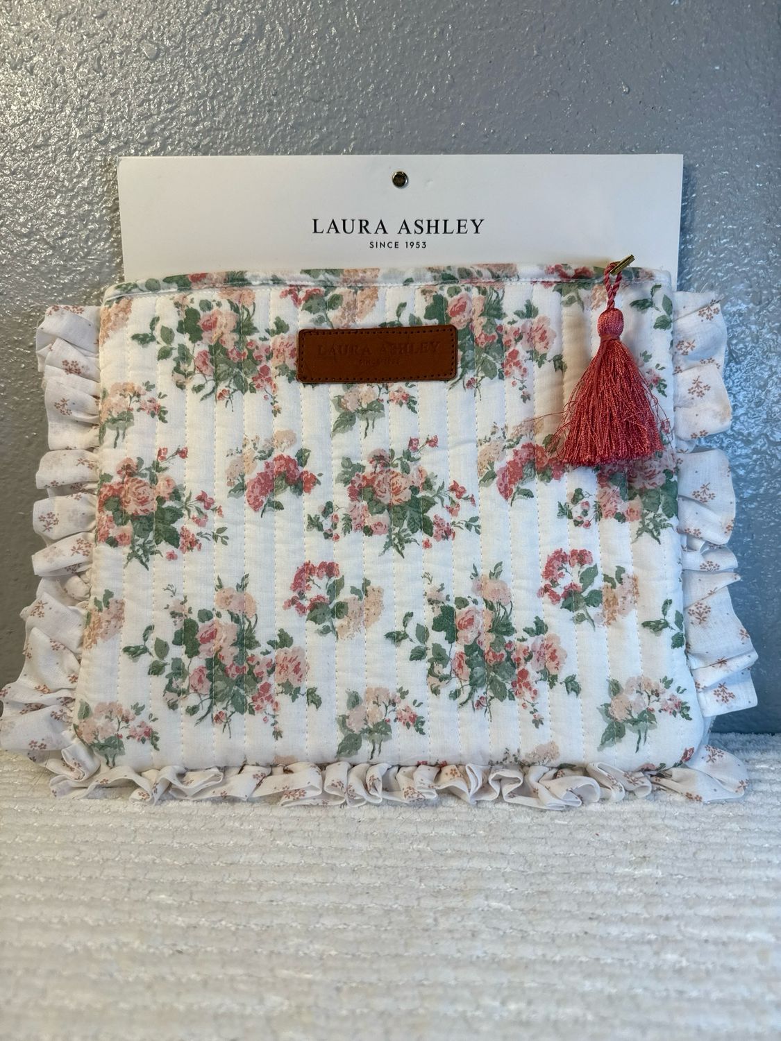 Laura Ashley, Pink Floral Quilted Cosmetic Pouch Catch Y’all Clutch  NWY!