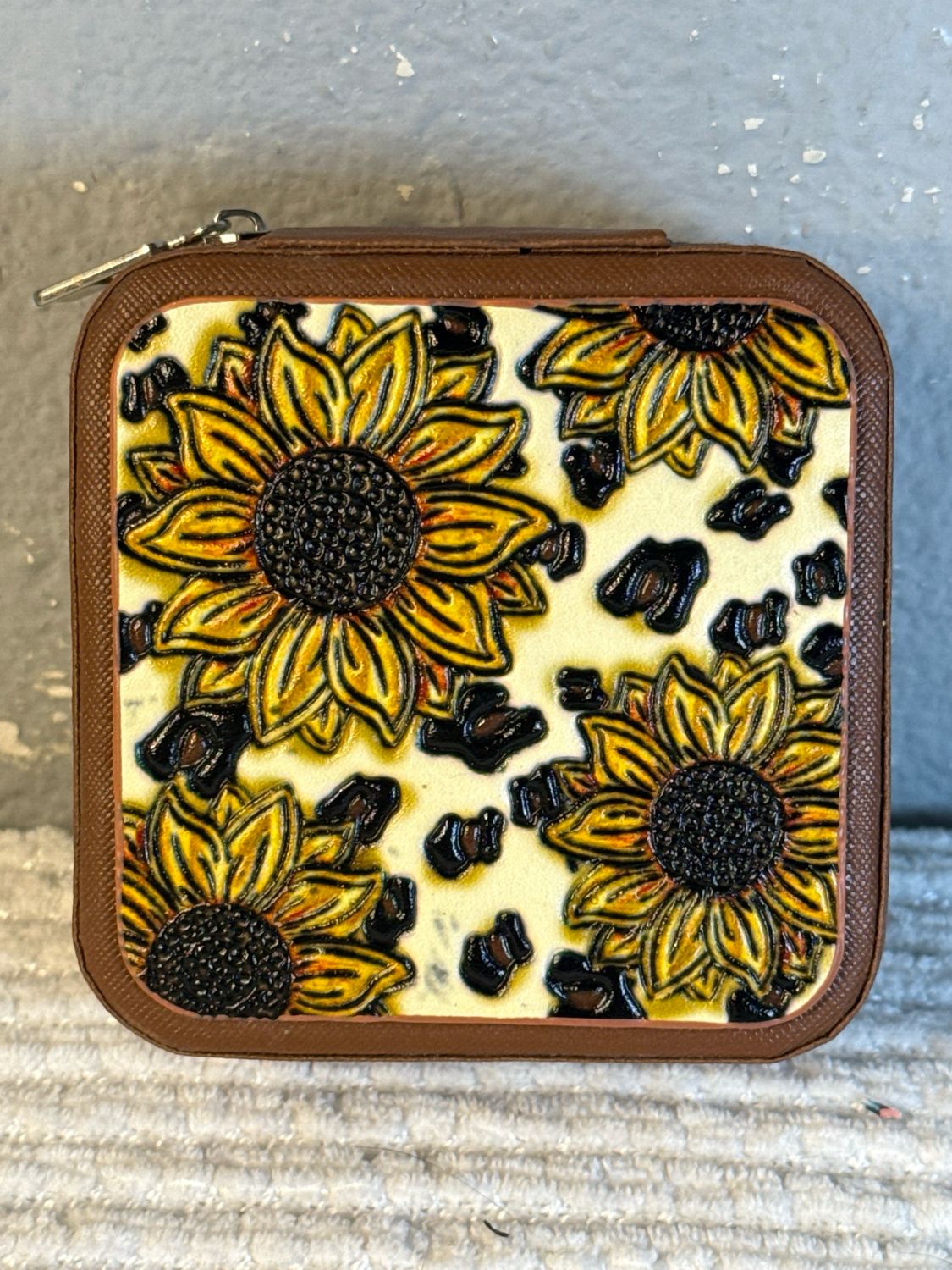 Unbranded, Leather, Sunflower, Embossed Jewelry Box Small Like New