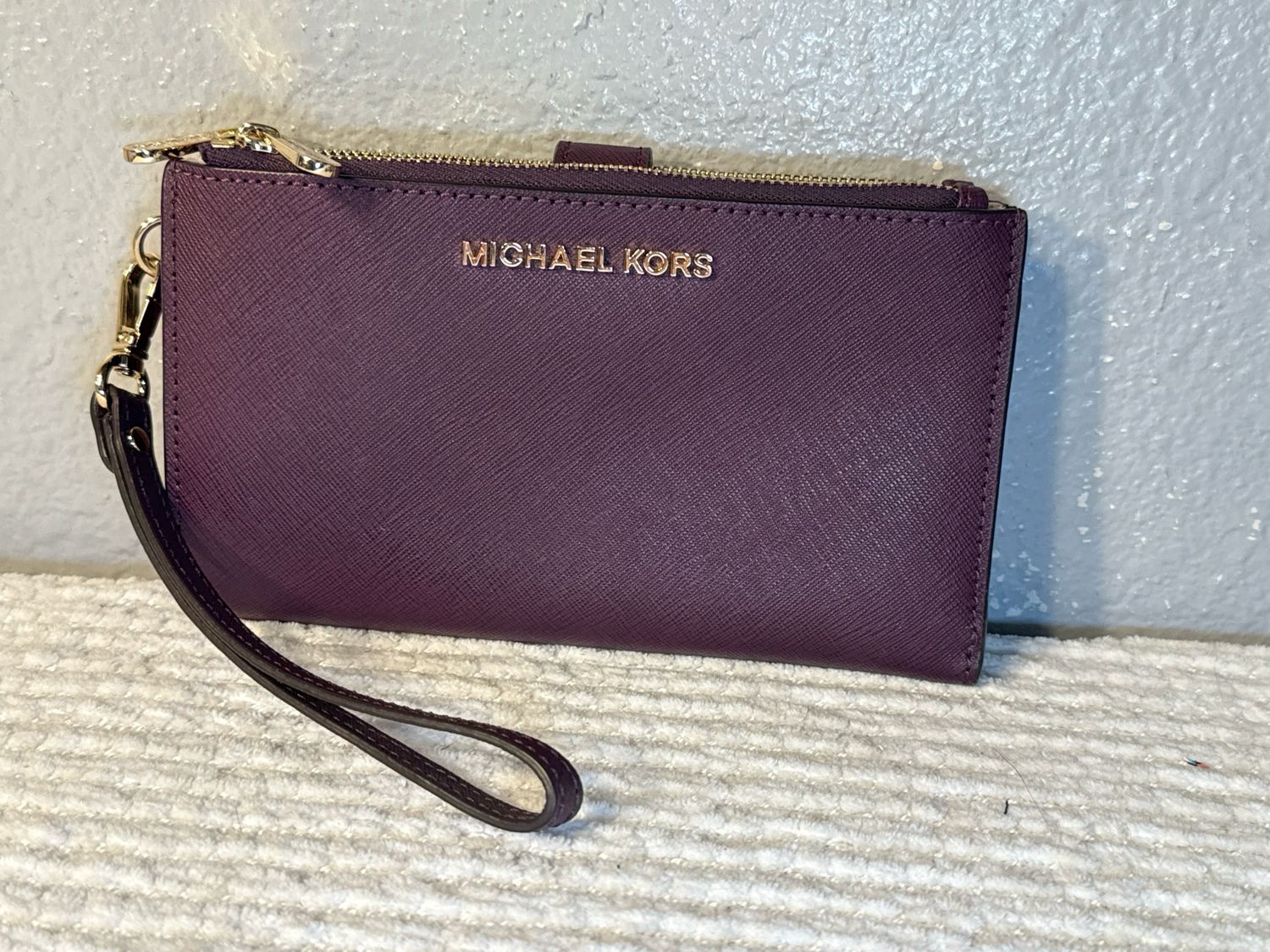 Michael Kors Eggplant SaFFIANO Leather wristlet Wallet Like New
