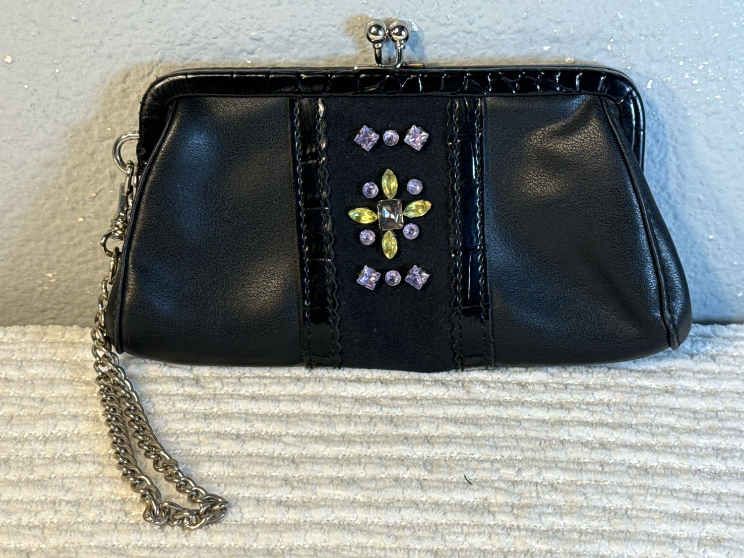 Liz Claiborne Vintage Black Leather Jeweled Kiss Lock Wristlet