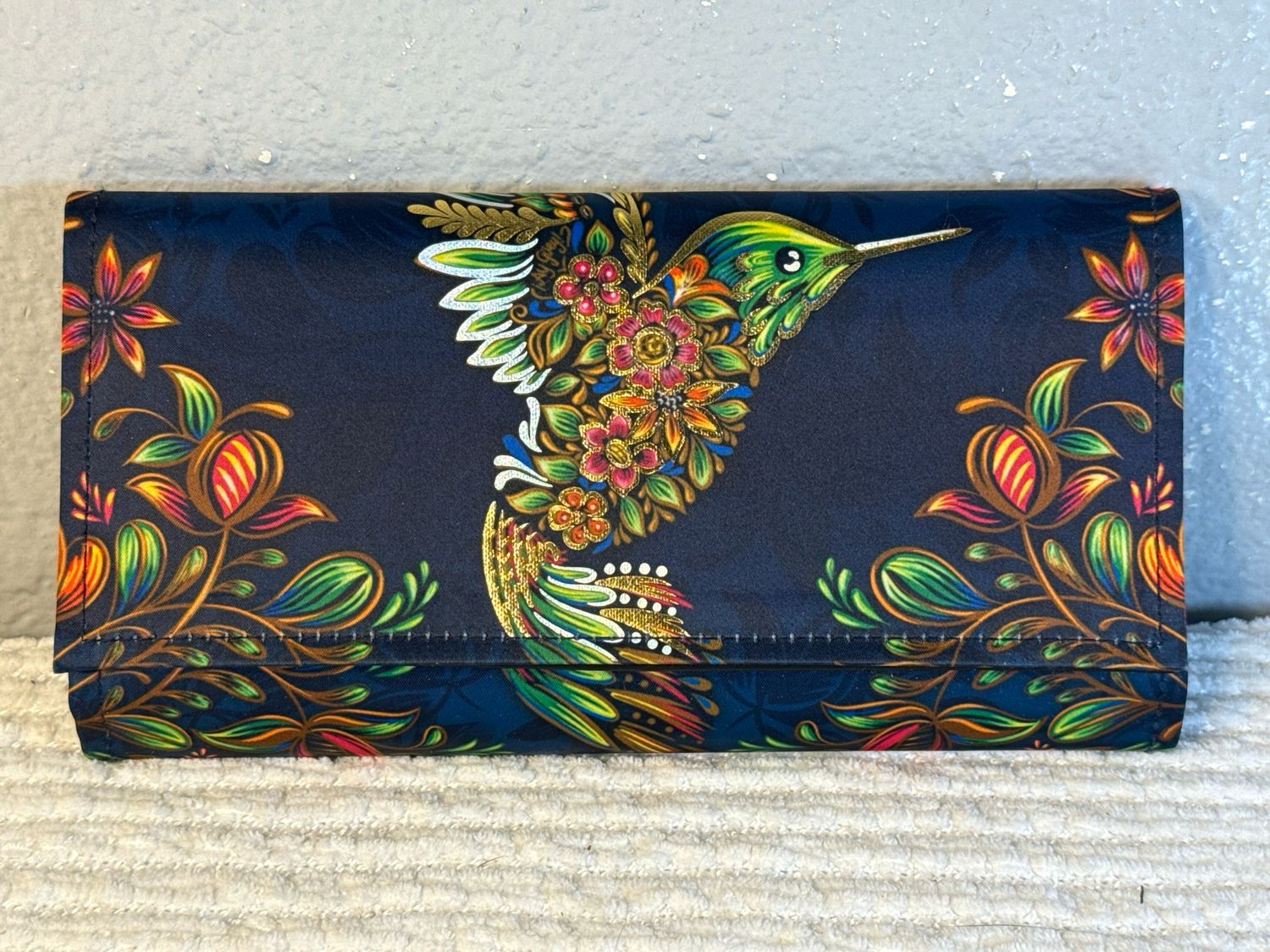 AY GUEY Hummingbird Wallet RARE FIND NWOT