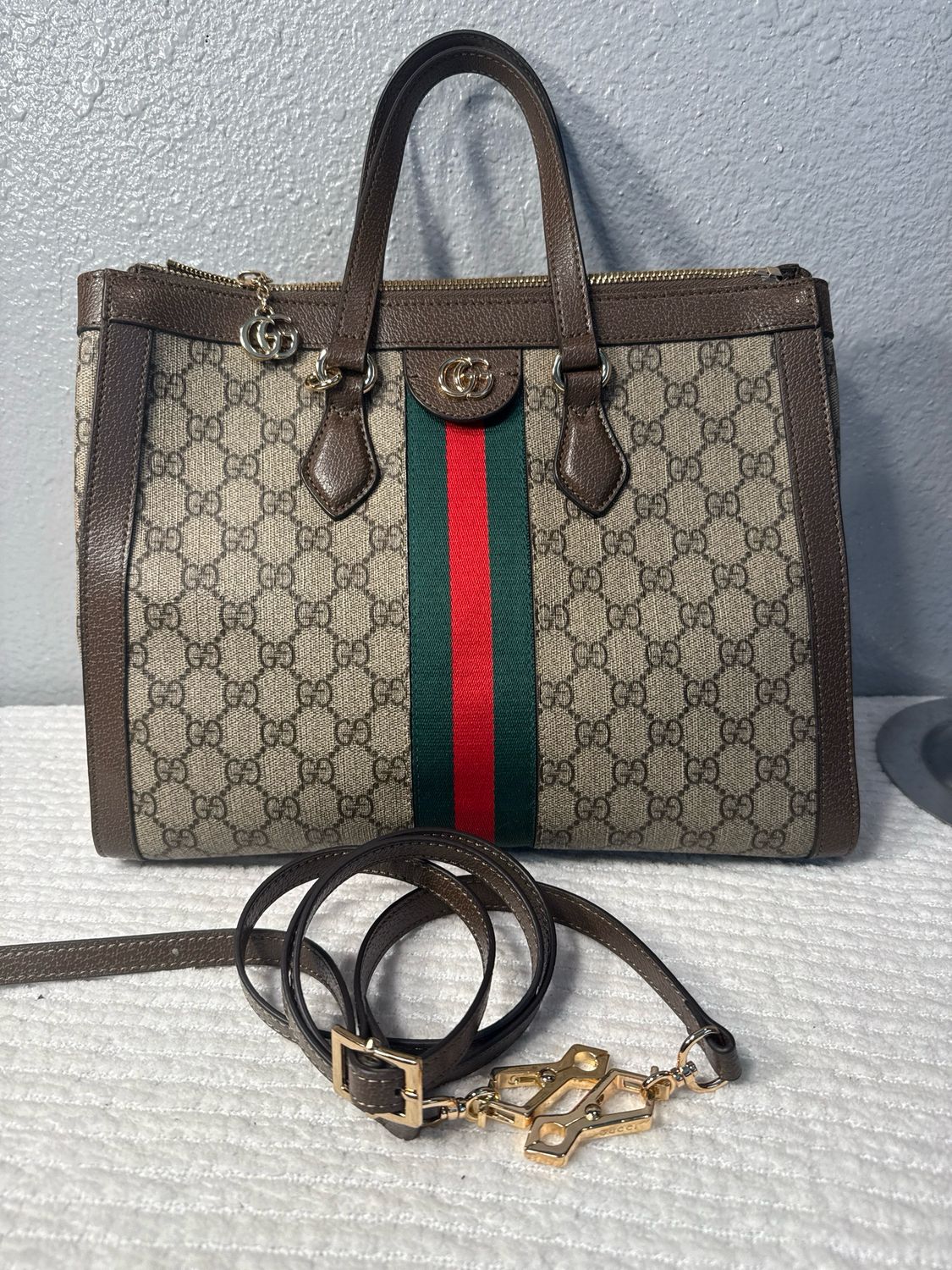 Gucci Supreme GG AUTHENTIC Medium Marmot LIKE NEW