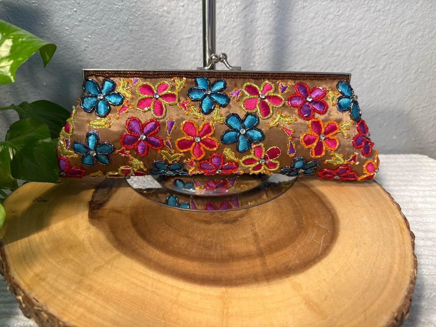 Unbranded vintage satin with beaded and rhinestones floral kiss lock pouch catch all