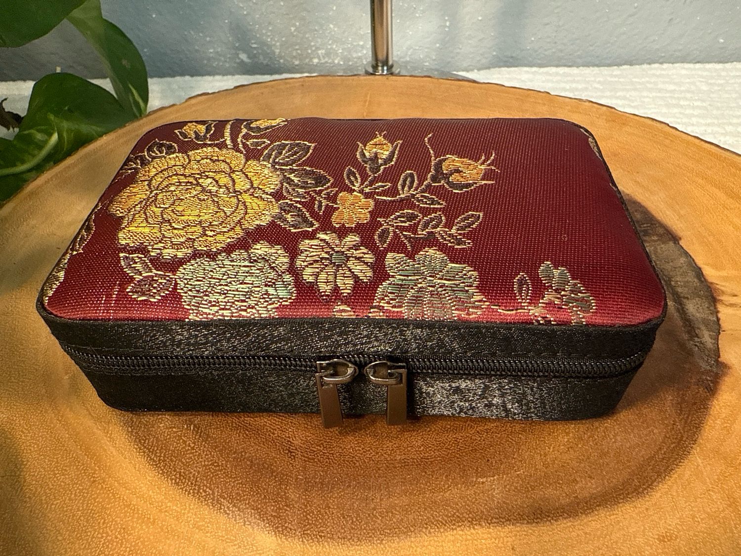 Vintage Hardcase Jewelry Holder LIKE NEW