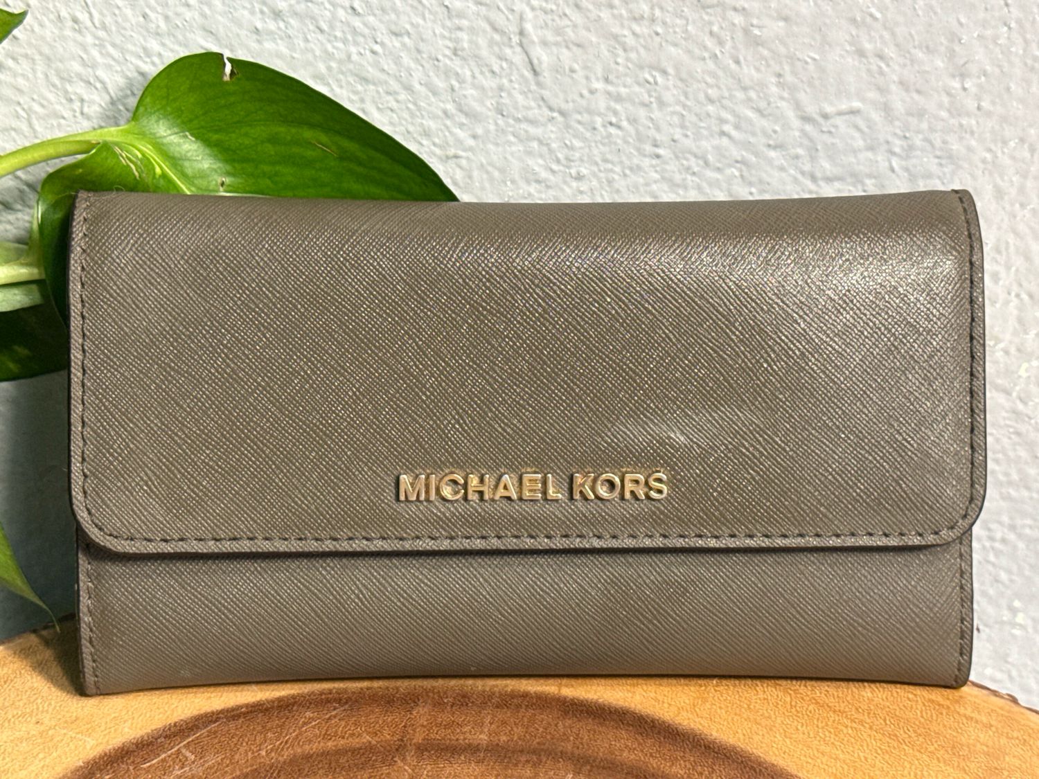 Michael Kors Olive Saffiano Leather With Floral Interior Wallet RARE FIND NWOT