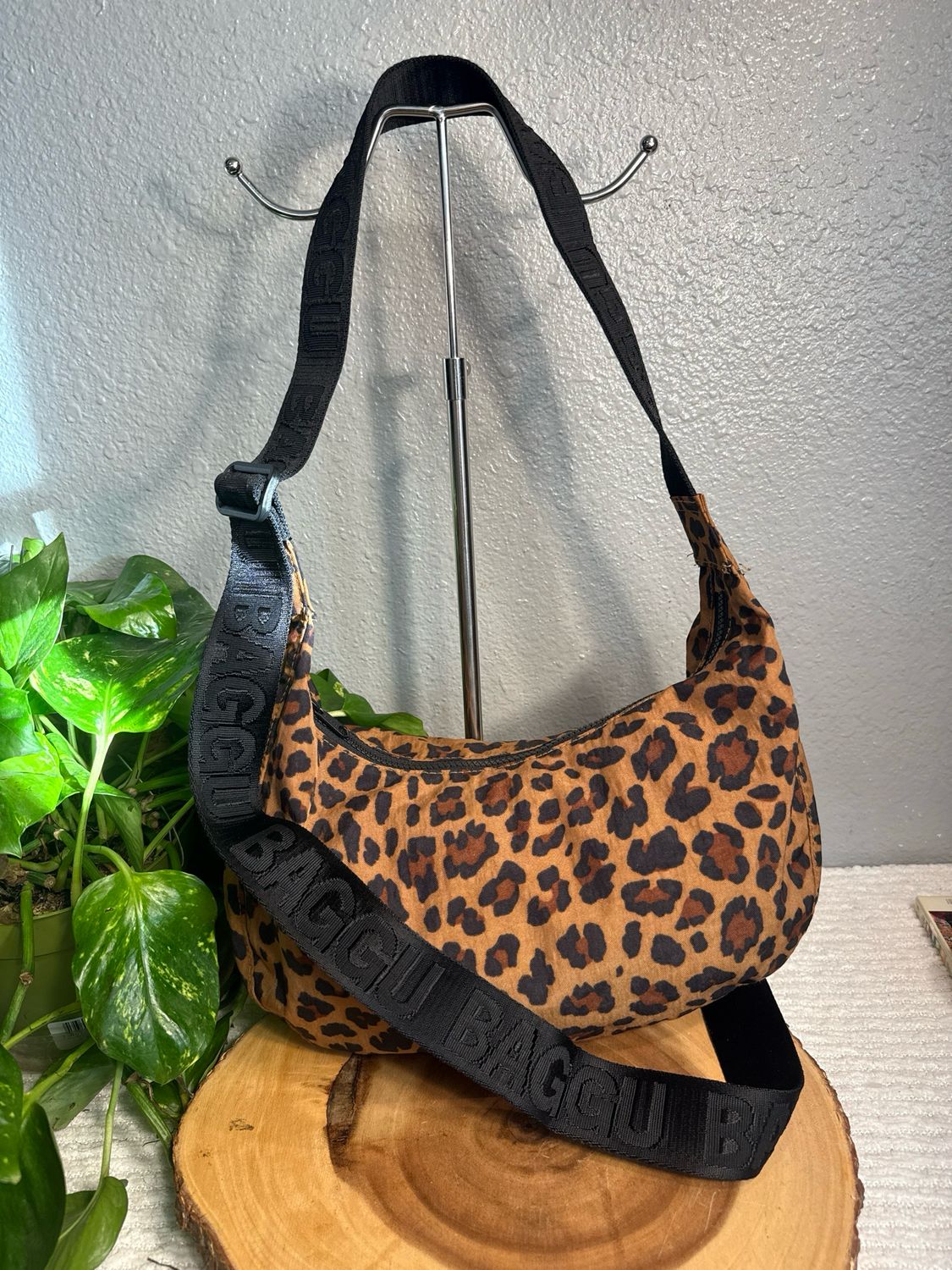 BAGGU Medium Crescent In Leopard Crossbody Bag New Without Tags